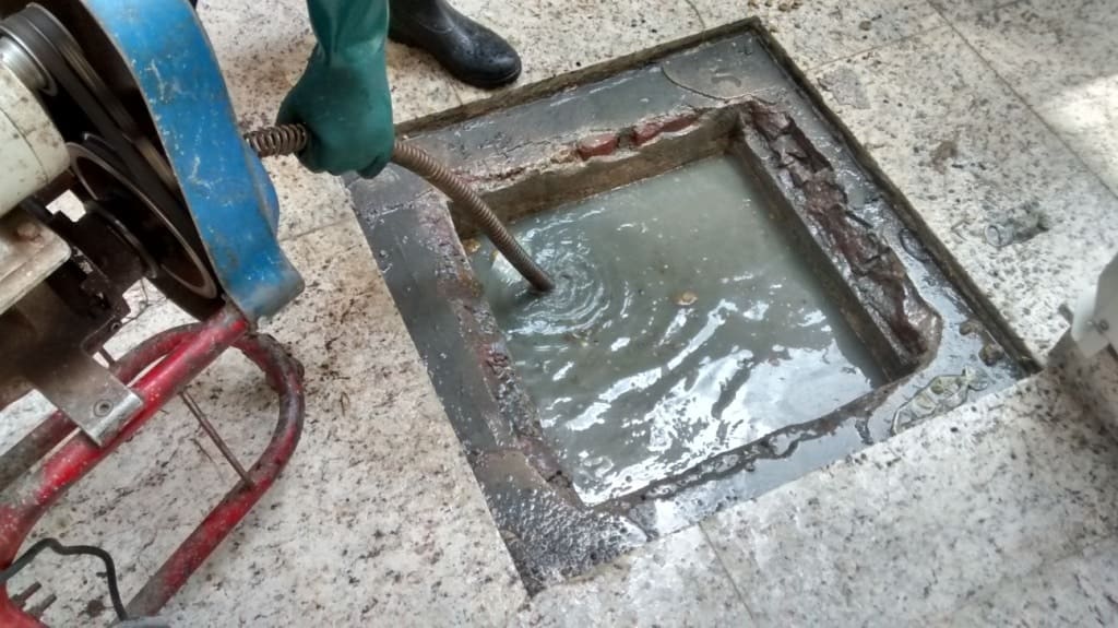 Desentupimento de esgoto com hidrojateamento